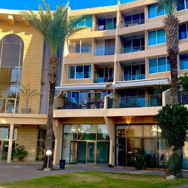 יולי גולף, hotel in Caesarea