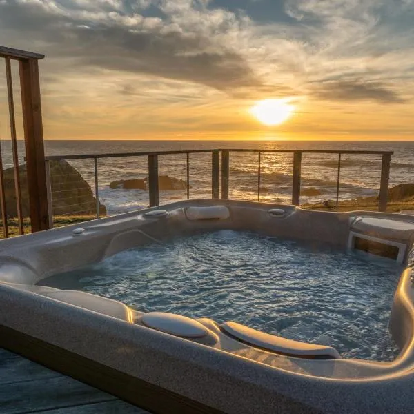 Spectacular Oceanfront Studio with Hot Tub & Loft, hotel a Fort Bragg