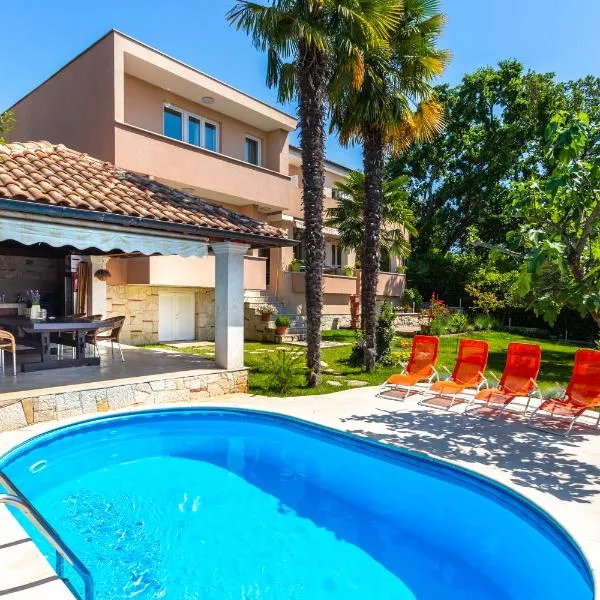 Mediterranean terrace with bbq, swimming pool and sea view, hotel a Njivice