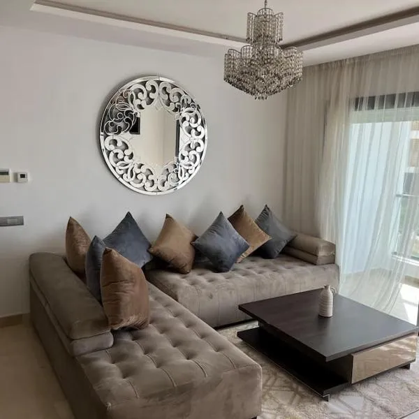Superbe appartement avec piscine, hotel in Rabat