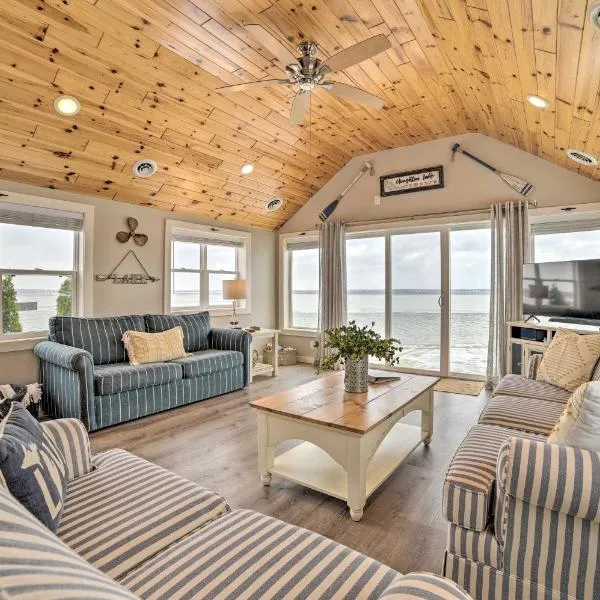 Charming Modern Cottage on Houghton Lake!, hotel in Houghton Lake