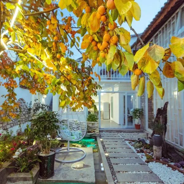 Honglin Houseg虹林的小院 防疫整栋 古城里温馨私家小院 享受大理慢时光 树下喝茶聊天 烧烤娱乐自助厨房 休闲好去处, hotel di Dali