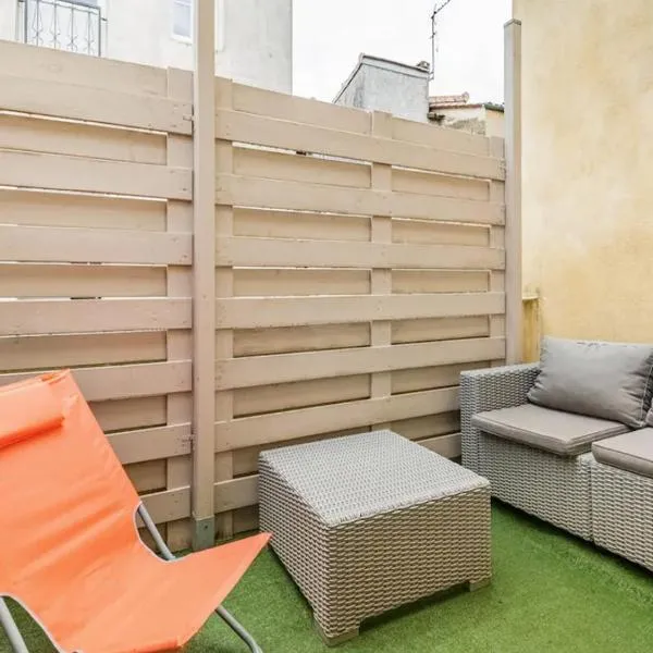 Duplex-terrasse-parking-climatisation, hótel í Bordeaux