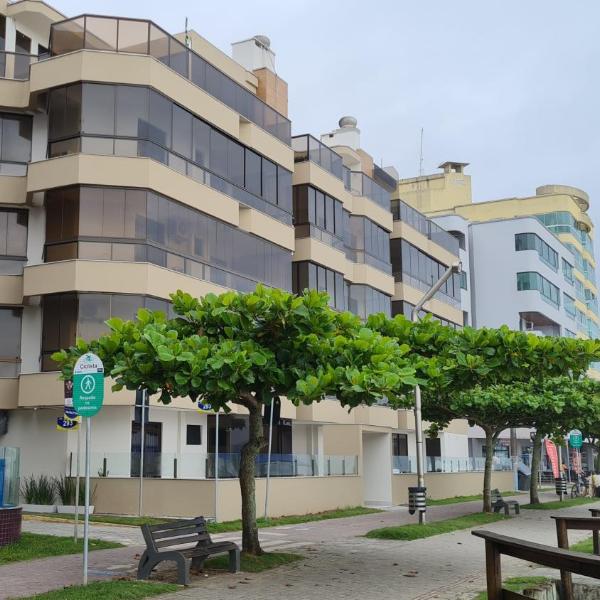 Apto pé na areia em Meia Praia Itapema, 3 dormitórios - Foto 4