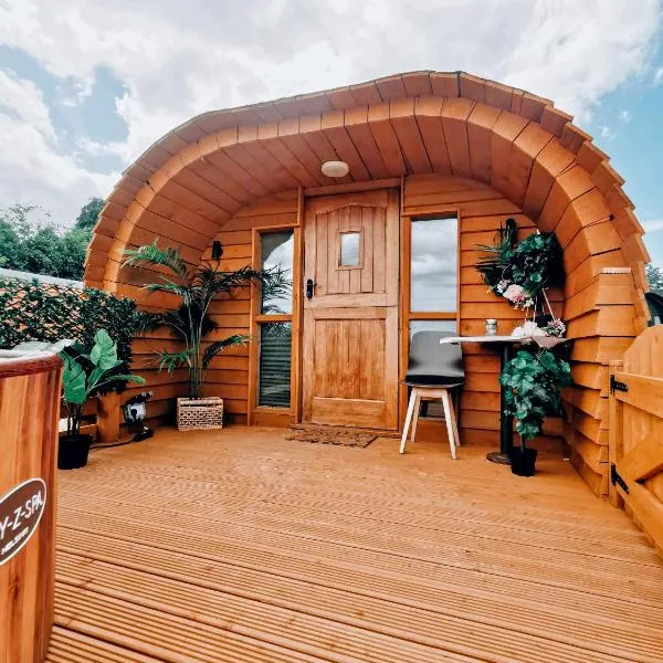 Crabmill Glamping with hot tub, hotelli kohteessa Cleobury Mortimer