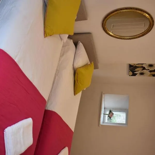 Braillen Suite- 2 bedroom with kitchenette and bathroom, hotel in Gwaynynog