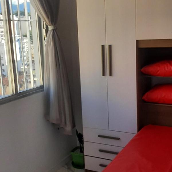 Apartamento encantador com vaga de garagem - Foto 2