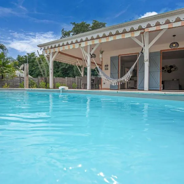 Villa Surelles - 3 chambres - piscine - Le Diamant, hotel in Le Diamant