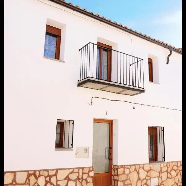 Casa Rural Ardwina II, hotel in Alía