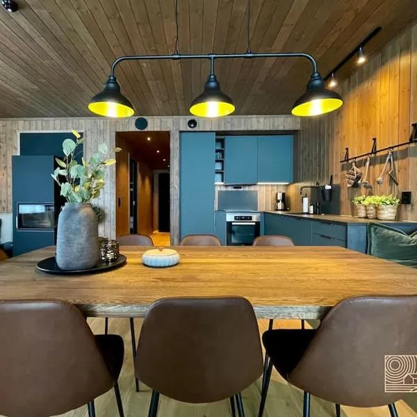 New ski in-out apartment with sauna in Hafjell, hotel in Øyer