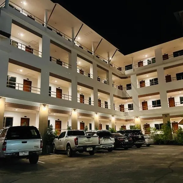 JJ Palace เจเจ พาเลซ, hotel em Ban Si Than