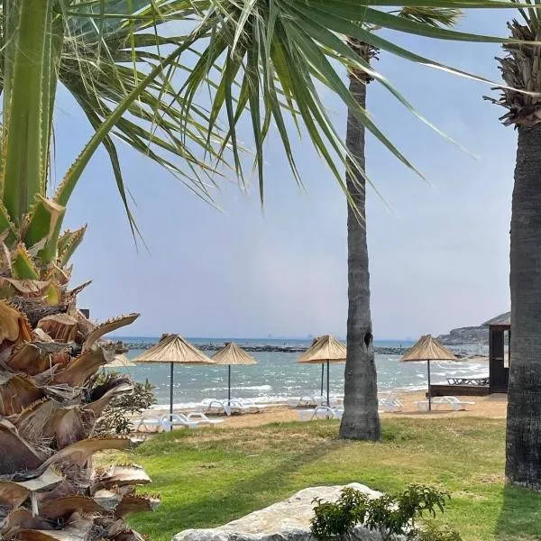 Blue Retreat Suites by the Sea, hotel di Vokolidha