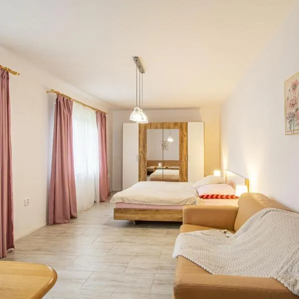 Velký apartmán Zlámanka, hotell i Roštín