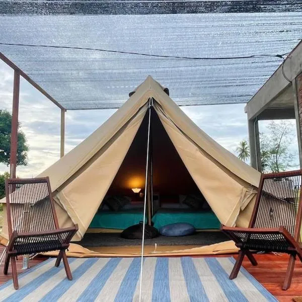 Rembulan Escape - beachfront bell tent (no 2), hôtel à Kampung Penarik