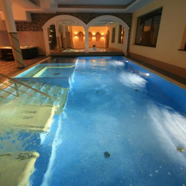 Dwór Ostoia, hotel v destinaci Rymanów