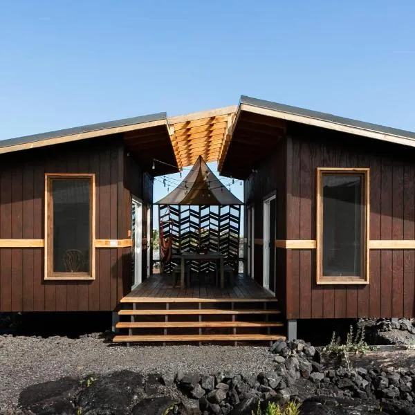 THE OHANA HOUSE, Amazing Tiny Home on A Volcanic Lava Field!, hotel in Kaimu