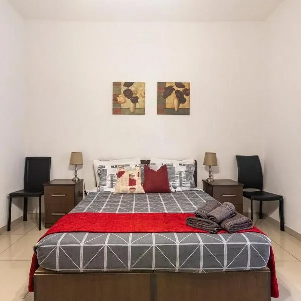 Superbly Located Cosy 2-Bedroom Apartment Valletta, hotel in Valletta