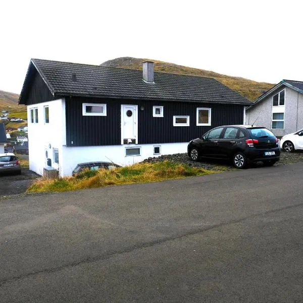 Pouls Airport Guesthouse - PHD Car Rent, hotel en Miðvágur