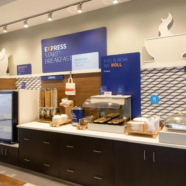 Holiday Inn Express Marshfield - Springfield Area by IHG, hotel em Marshfield