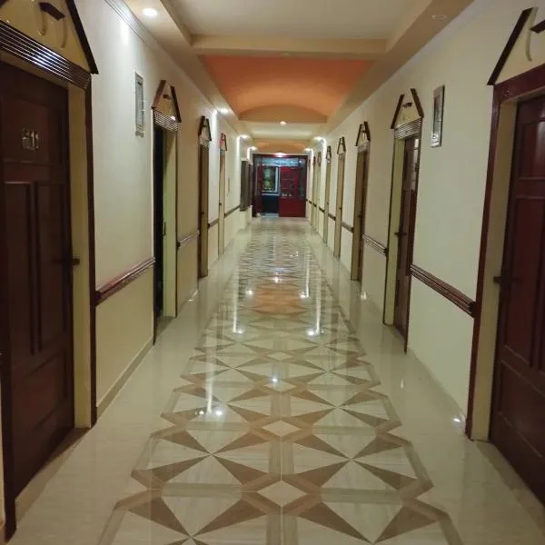 Hotel Mayfair, hotel Lahorban