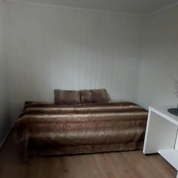Aurora rooms in shared apartment nr2 We are doing privet Northen lights trips, reindeer trip and Fjord sommaroy trip, hotel v destinaci Tromsø