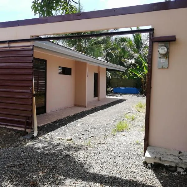 Casa début Surf Place, hotel v destinaci Parrita