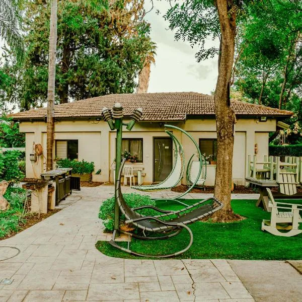 Nuriel Fruit & Guest House, hotell i Sheʼar Yashuv