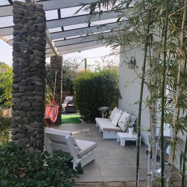 אלרון - אירוח בגולן, hotel in Ani'am