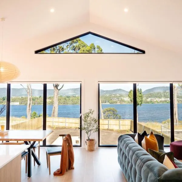 Luxurious Waterfront home in the North of Hobart, viešbutis mieste Austins Ferry