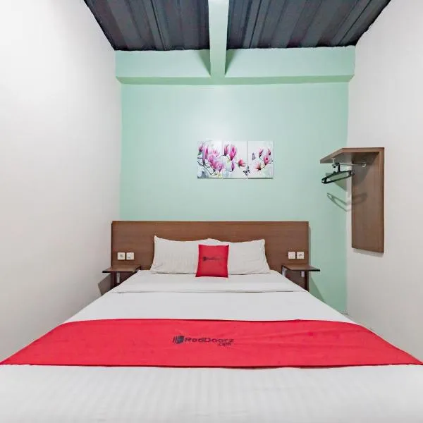 RedDoorz near UNSIKA University Karawang, hotel a Karawang