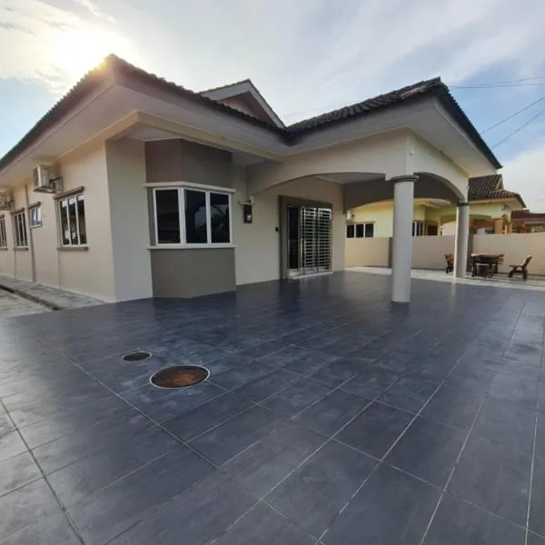 Air-home No 9 Kampung Boyan, 4BR, 9pax, Netflix, hotel in Taiping