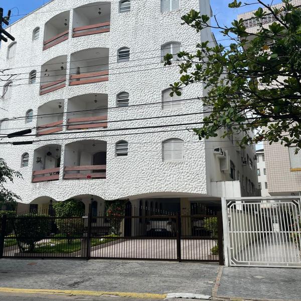 Apê Charmoso Ed Carpentier a 200m da Enseada 2 Quartos, Cozinha Americana e Conforto para 6 Pessoas