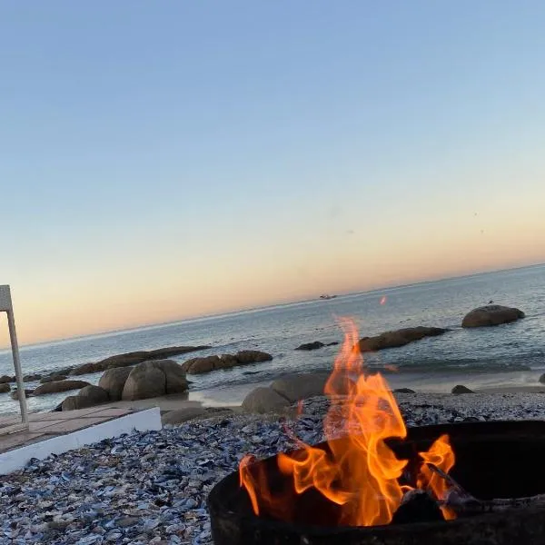 The Beach Shack Glamping & The Boat Shed, hotel in St Helena Bay