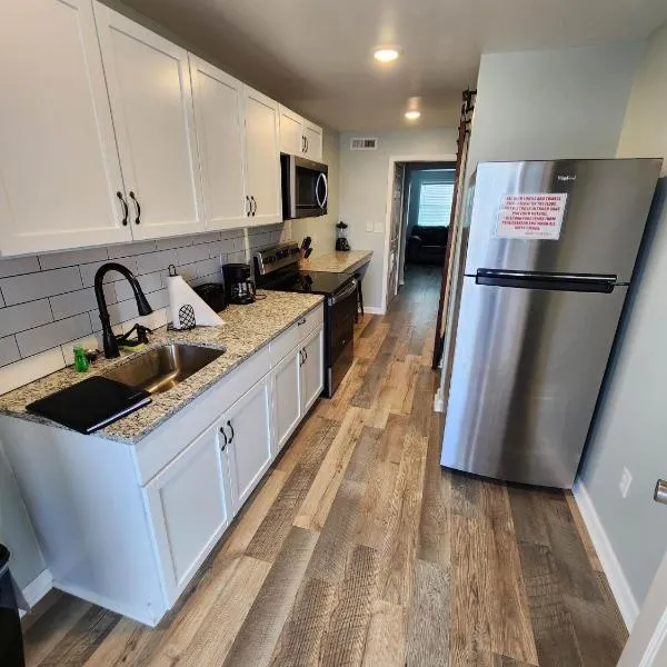 125 Atlantic Avenue Unit I - Pet Friendly! Walk To The Beach and Pier! 1BR -1BA - Sleeps 2-4 guests!, ξενοδοχείο σε Myrtle Beach