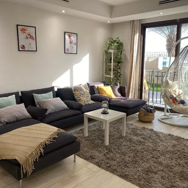 Lusail City Doha Qatar Love Bedroom with living room، فندق في Lusail