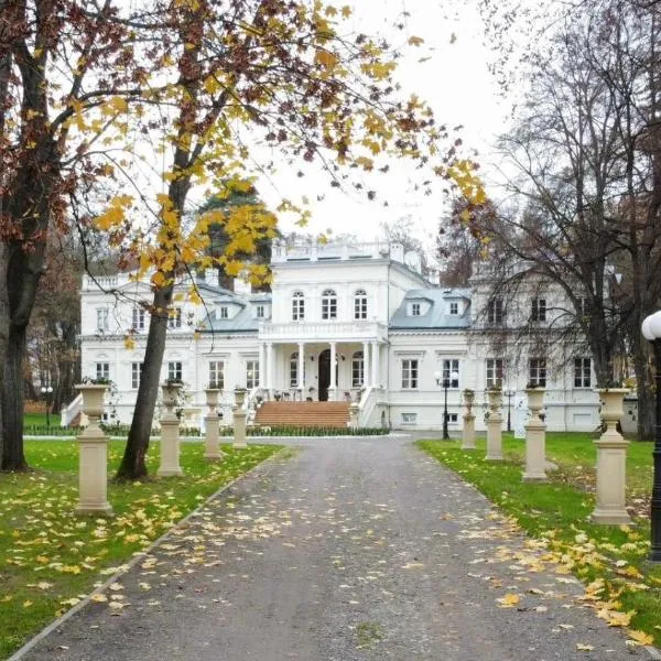 Pałac Chojnata, hotel in Wola Chojnata