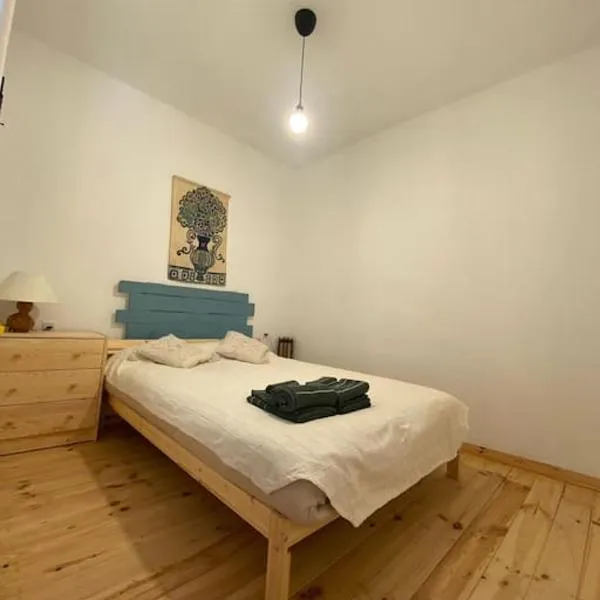 Agradable casa rural con suelos de madera, hotel en Almadén de la Plata