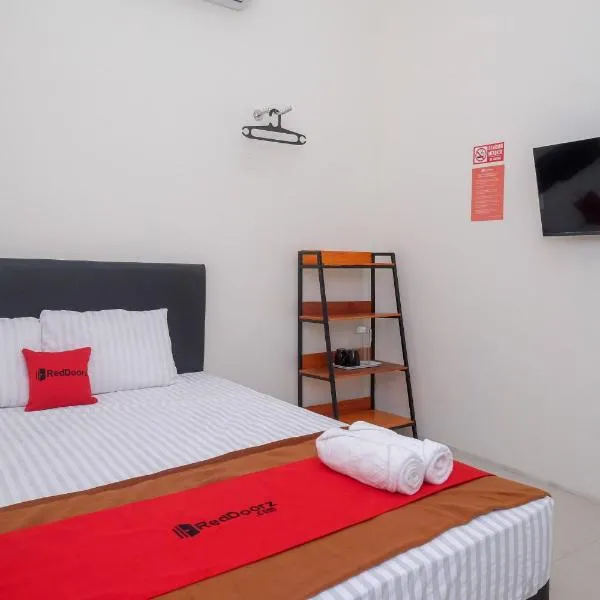 RedDoorz near Alun Alun Magelang 2, hotel i Magelang
