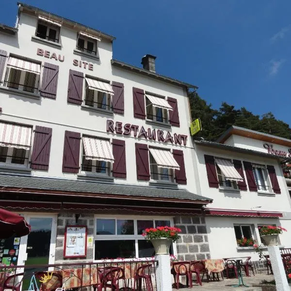 Logis Hôtel Le Beau Site – hotel w mieście Chambon-sur-Lac