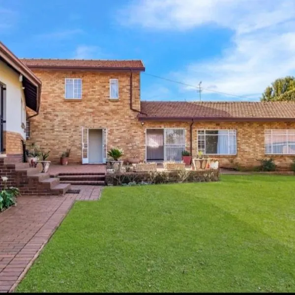 Revive Haven Guesthouse, hotel in Roodepoort