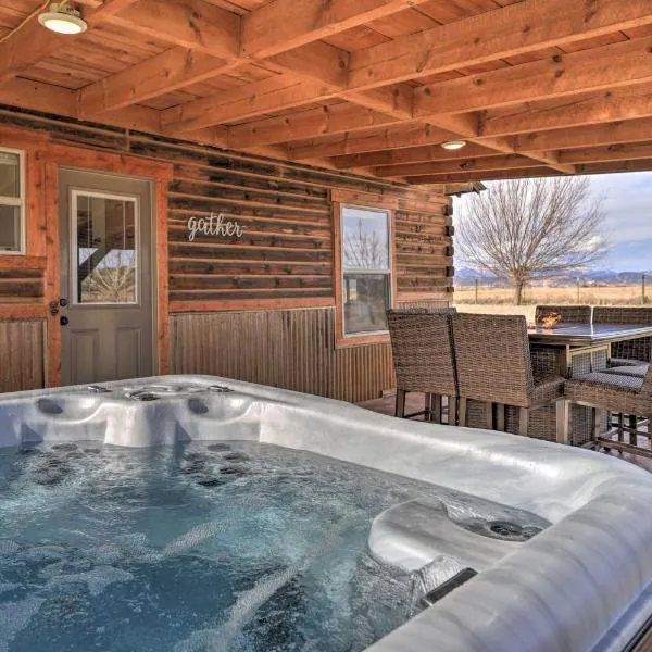 Viesnīca Secluded Cabin w/ Hot Tub, Game Room & Views! pilsētā Durengo