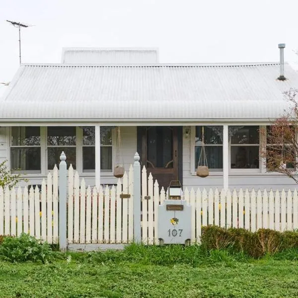Miners Cottage lancefield, hotel v destinaci Lance Field