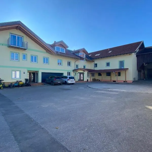 Pension am Weberhof nur 20 Autominuten von München, hotel en Ebersberg