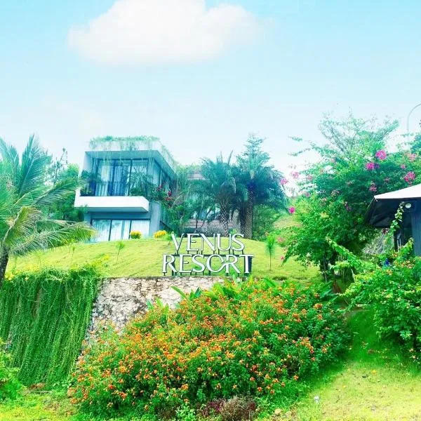Villa 3 bedrooms Venus resort by Flamigo with warm water swimming pool, hotel v destinaci Thanh Cao