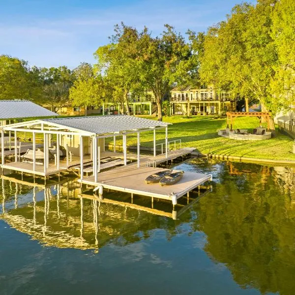New Listing - Promo Price Waterfront Huge Yard, hotel in Kingsland