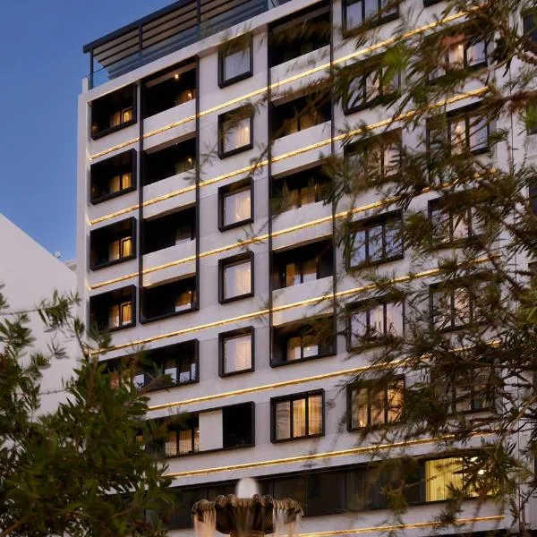 The Port Square Hotel, hotel v destinaci Piraeus