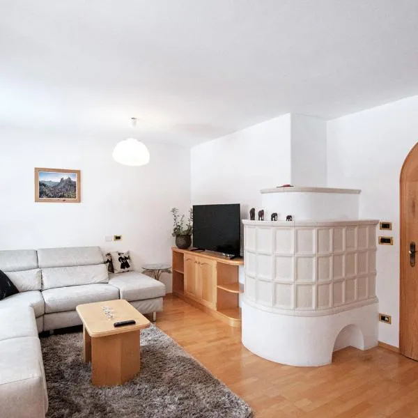 Mountain Living Apartment Idylia, hotel u Ortiseiju