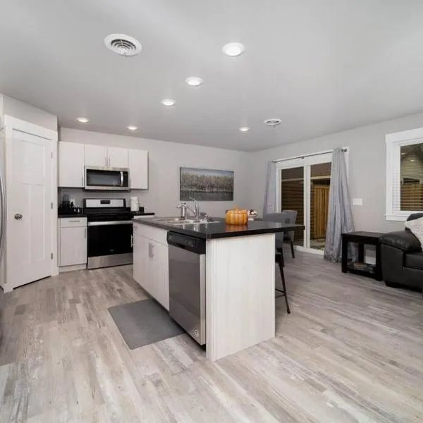 Delightful, new townhome downtown, hotel in Billings