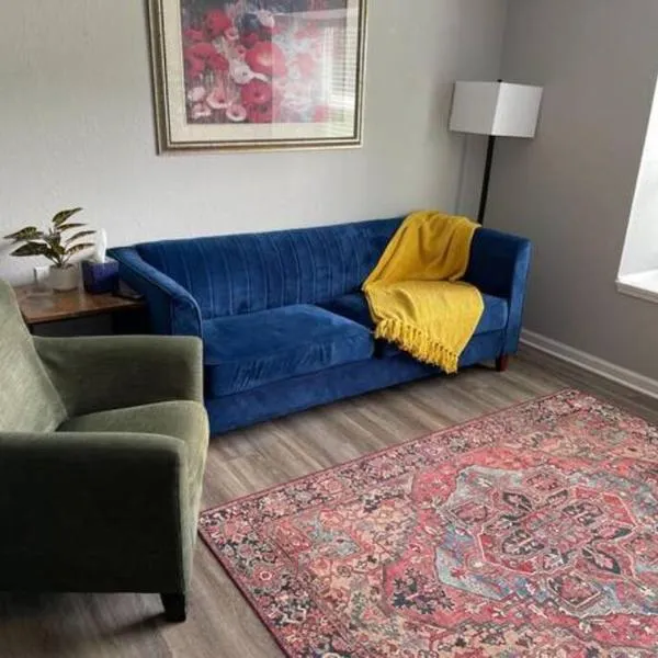 The Bernice - 2 Bedroom Apt in Quilt Town, USA, hotel v destinaci Hamilton