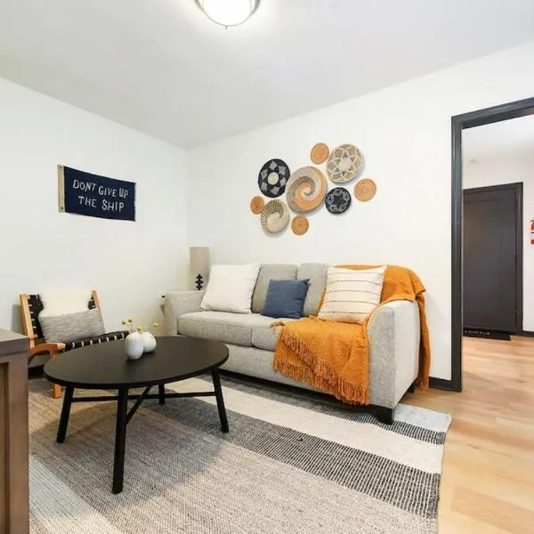 HostWise Stays - Pet Friendly Butler St Apt, Ground Floor with Private Entrance, hotelli kohteessa Pittsburgh